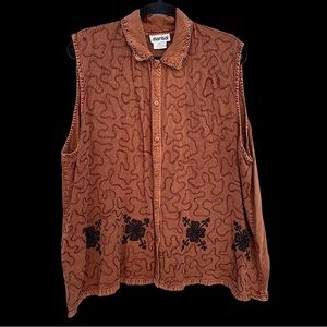 Marisol Embroidered Sleeveless Buttoned Shirt